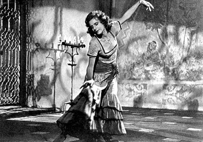 Una mujer bailando